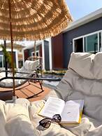 D Glamor Resort
