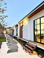 D Glamor Resort