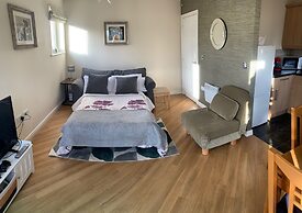 Sleeps 4/6 pet Friendly Parking nr Nec/warwick uni