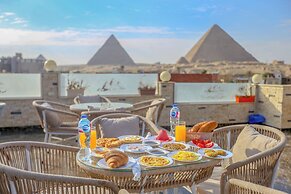 Pyramids Solar Boat Inn