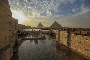 Pyramids Solar Boat Inn