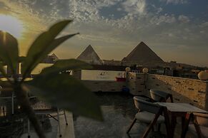 Pyramids Solar Boat Inn