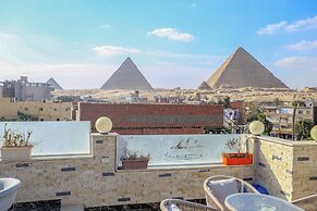 Pyramids Solar Boat Inn
