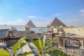 Pyramids Solar Boat Inn