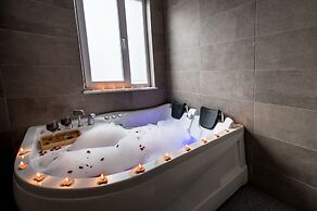 ARENA LUXURY