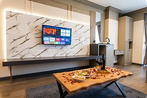 ARENA LUXURY
