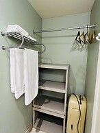 Moe's Suite Hotel
