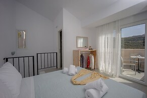 Blue Hills Villas by Estia White 3