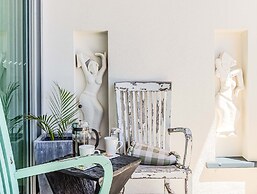 Luxe Oceanfront Haven with a Rooftop Spa