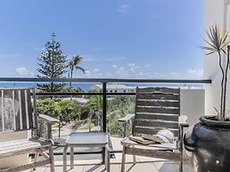 Luxe Oceanfront Haven with a Rooftop Spa