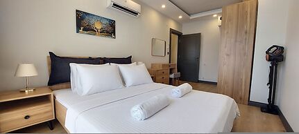 Professionally Maintained Spacious New Suites 1