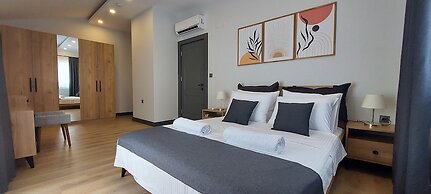 Professionally Maintained Spacious New Suites 3