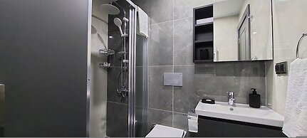 Professionally Maintained Spacious New Suites 4