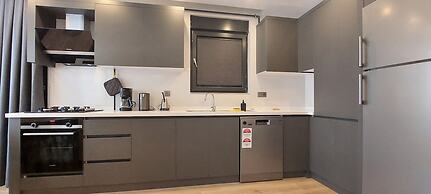 Professionally Maintained Spacious New Suites 4
