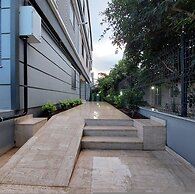 Professionally Maintained Spacious New Suites 4