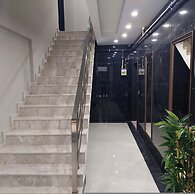 Professionally Maintained Spacious New Suites 4