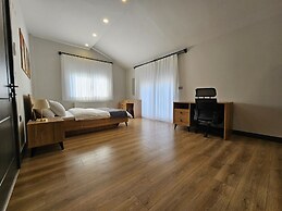 Professionally Maintained Spacious New Suites 2-5