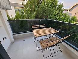 Professionally Maintained Spacious New Suites 2-5