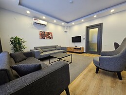 Professionally Maintained Spacious New Suites 2-5