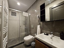 Professionally Maintained Spacious New Suites 2-5