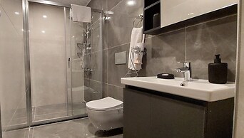 Professionally Maintained Spacious New Suites 5