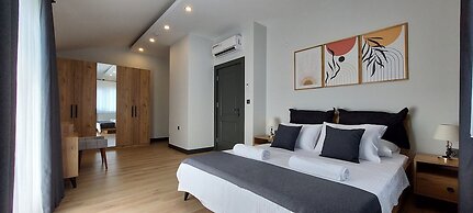 Professionally Maintained Spacious New Suites 5