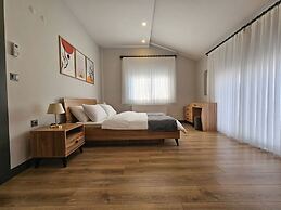 Professionally Maintained Spacious New Suites 2-6