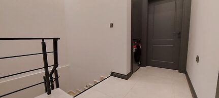 Professionally Maintained Spacious New Suites 2-6
