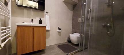 Professionally Maintained Spacious New Suites 2-6