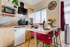 1 Bed Apartment - Sleeps 4 - Pets - Free Parking