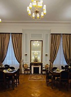 Maison Maxim De Lesseps