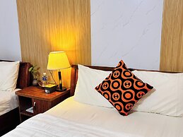 The Palm Lodge