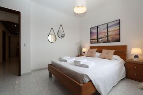 B37 - Central City Door Apartment