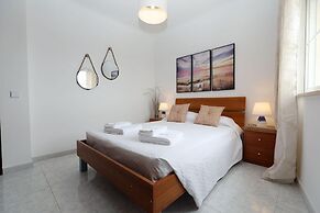 B37 - Central City Door Apartment