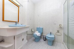 B78 - Fragoso Downtown Apartment