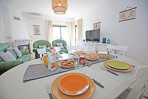 B16 - Sandy Pine Beachfront Flat in Lagos