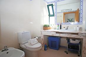 B16 - Sandy Pine Beachfront Flat in Lagos