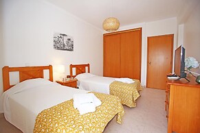 B16 - Sandy Pine Beachfront Flat in Lagos