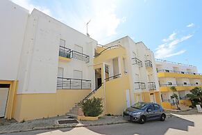 B16 - Sandy Pine Beachfront Flat in Lagos