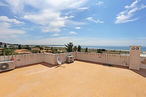 B16 - Sandy Pine Beachfront Flat in Lagos