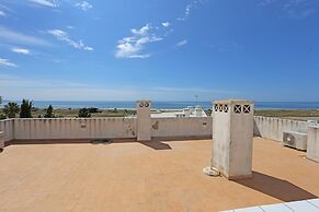 B16 - Sandy Pine Beachfront Flat in Lagos