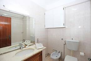 B82 - Albinos Flat in Lagos
