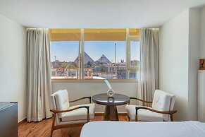 Superior Pyramids INN