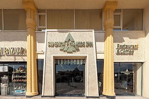 Superior Pyramids INN