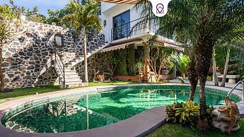 Cozy House with Pool and 3 Bedrooms