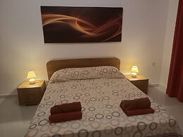 Seaside Stylish and Spacious 2-bedroom Apartment