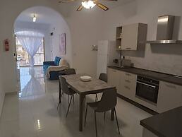 Seaside Stylish and Spacious 2-bedroom Apartment