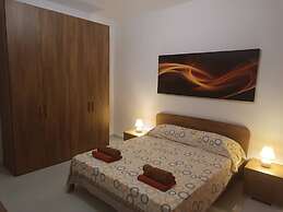 Seaside Stylish and Spacious 2-bedroom Apartment