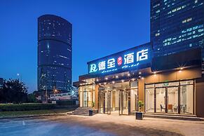 Dequan Luxury JingGuang Hotel