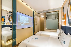 Dequan Luxury JingGuang Hotel
